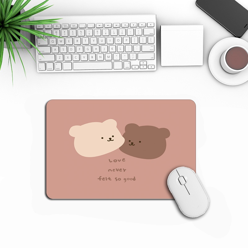 แผ่นรองเมาส์ กันลื่น ลายการ์ตูนหมีน่ารัก ขนาดเล็ก แบบพกพา สําหรับทํางาน และเรียน