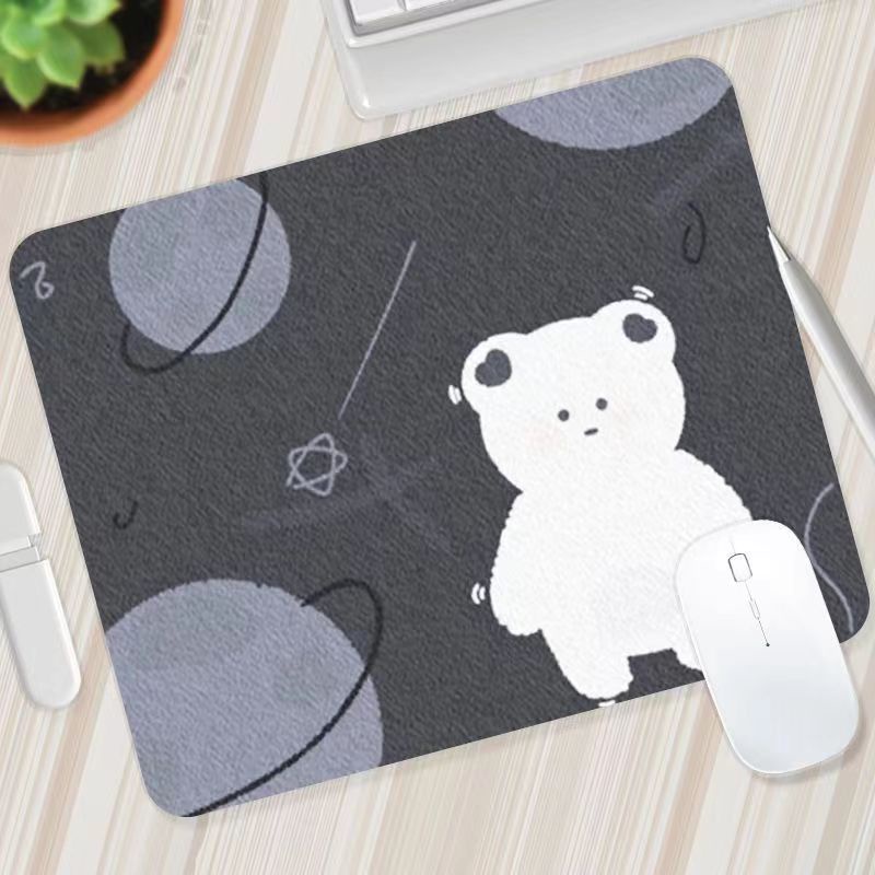 แผ่นรองเมาส์ กันลื่น ลายการ์ตูนน่ารัก ขนาดเล็ก แบบพกพา สําหรับทํางาน และเรียน